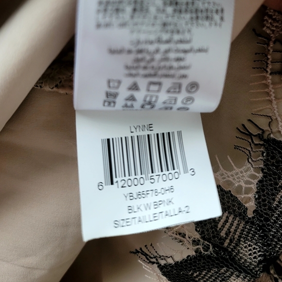 BCBG MAXAZRIA Lace tiered dress - Picture 4 of 10